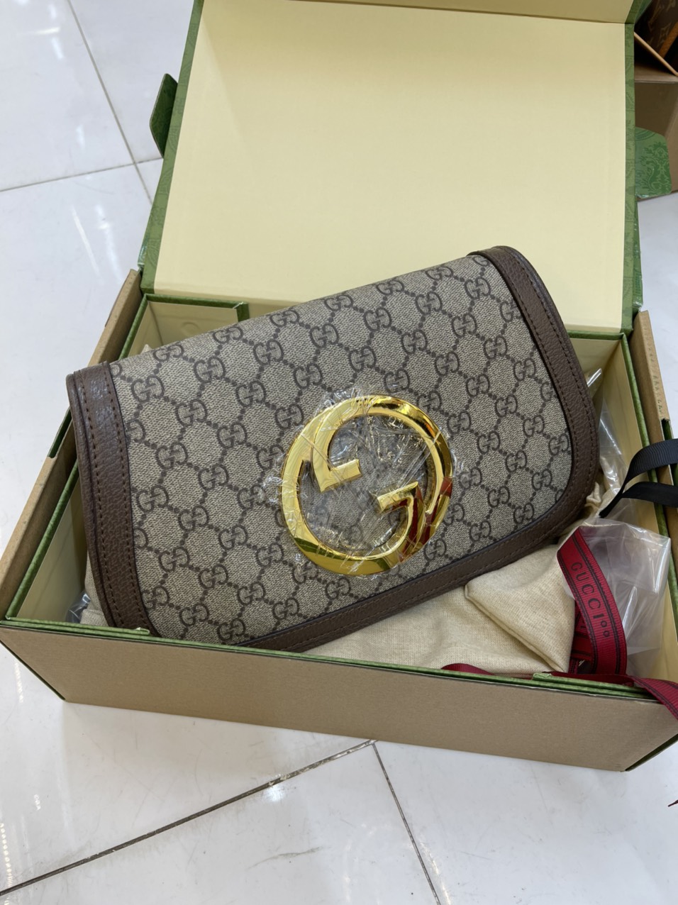 Túi Xách Đeo Chéo Gucci Blondie Shoulder Bag Màu Nâu Be